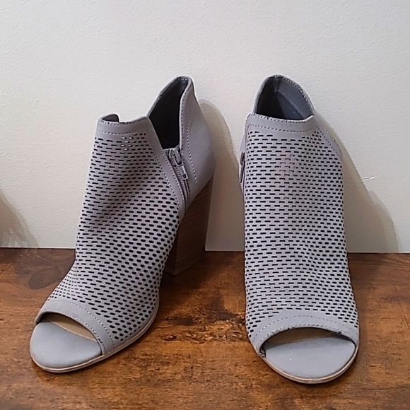 Soda Women's Gray Peep-Toe Ankle Boots Size 8 - Picture 1 of 11